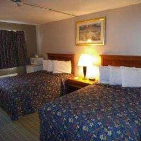 Days Inn By Wyndham West Branch Iowa City Area Exteriér fotografie