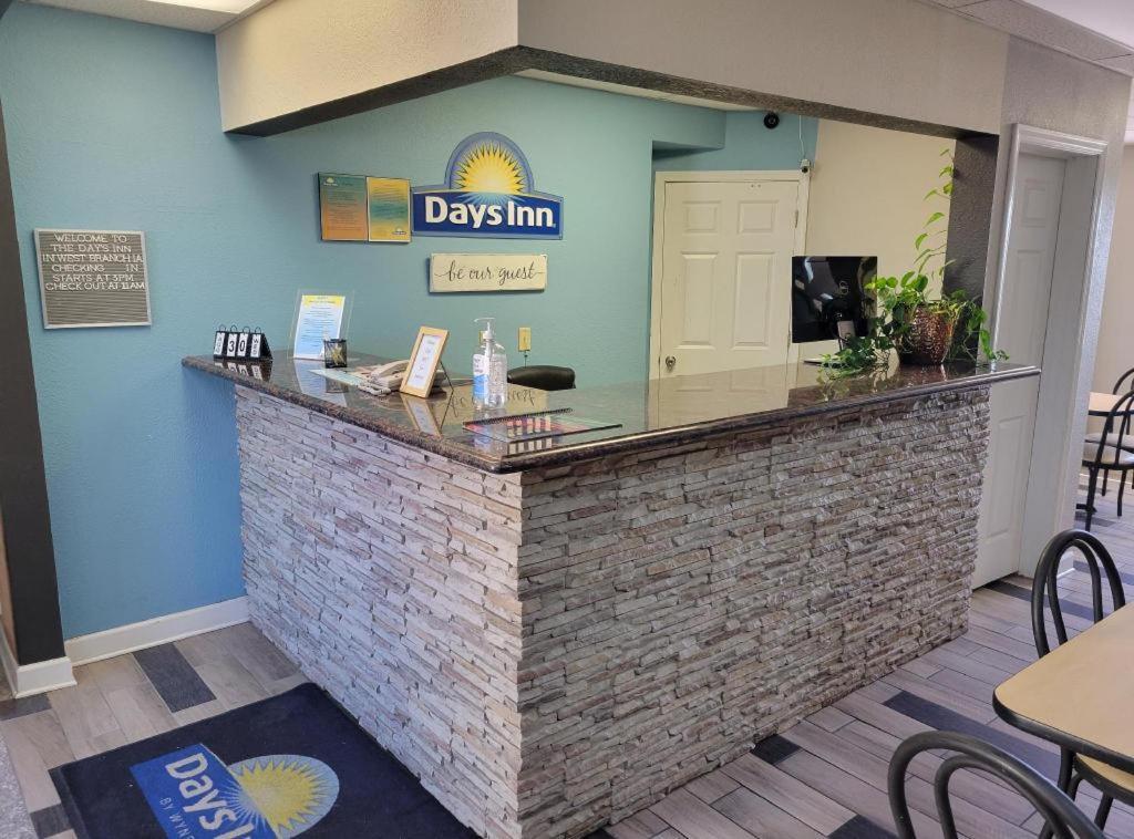 Days Inn By Wyndham West Branch Iowa City Area Exteriér fotografie