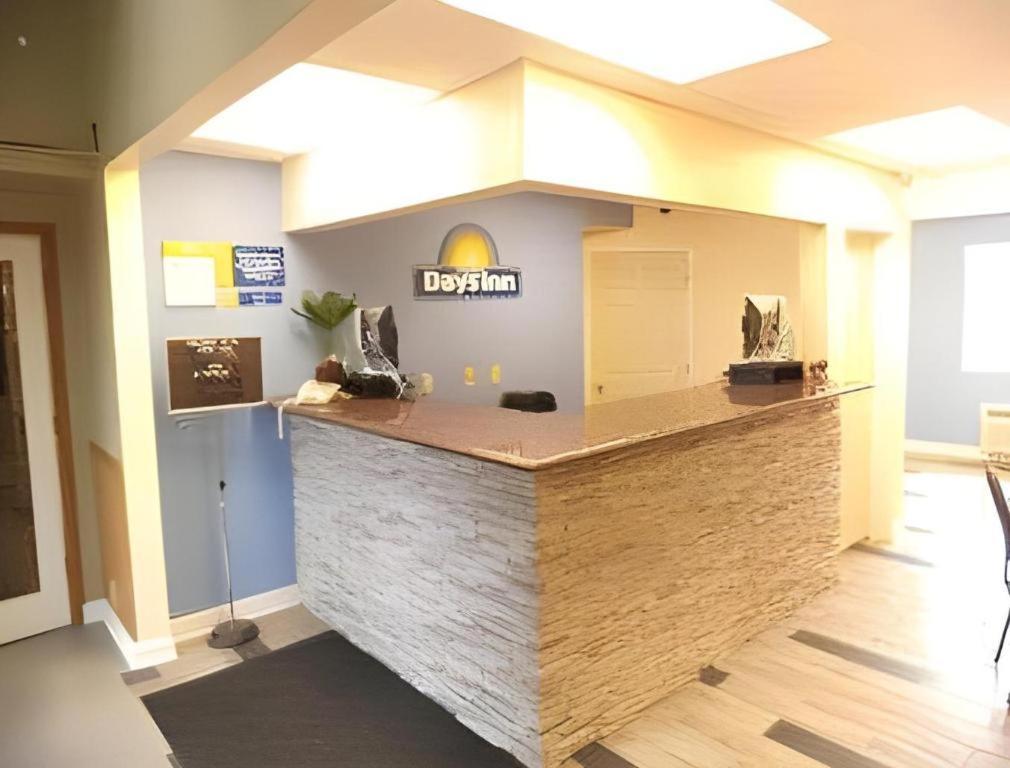 Days Inn By Wyndham West Branch Iowa City Area Exteriér fotografie