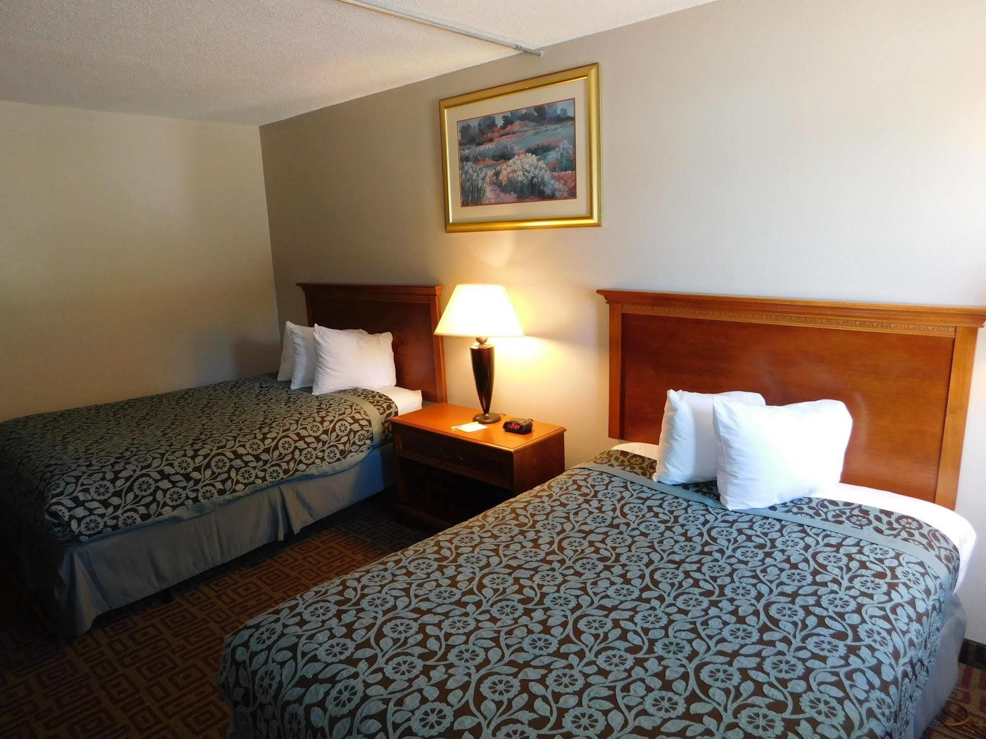 Days Inn By Wyndham West Branch Iowa City Area Exteriér fotografie