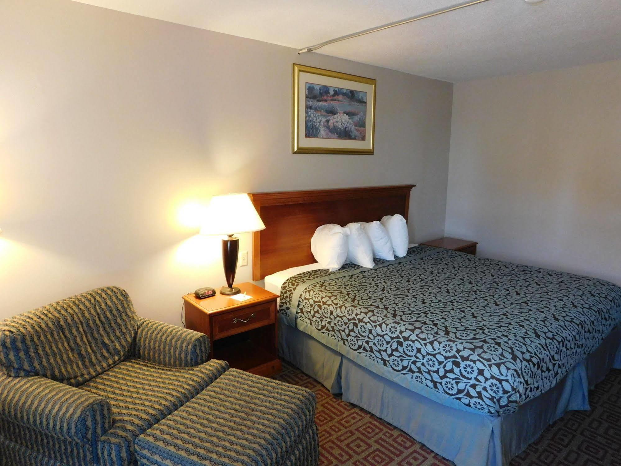 Days Inn By Wyndham West Branch Iowa City Area Exteriér fotografie