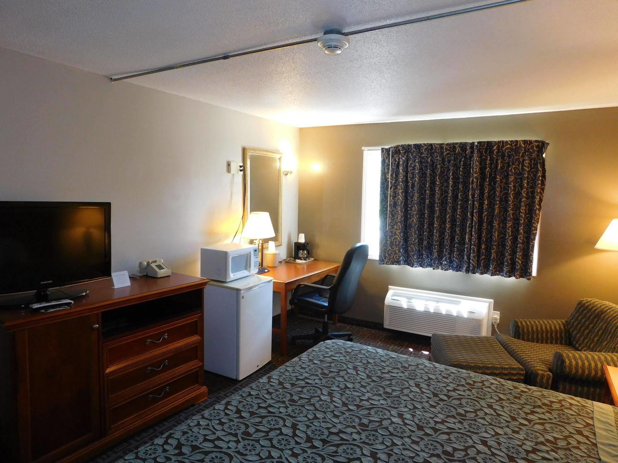 Days Inn By Wyndham West Branch Iowa City Area Exteriér fotografie
